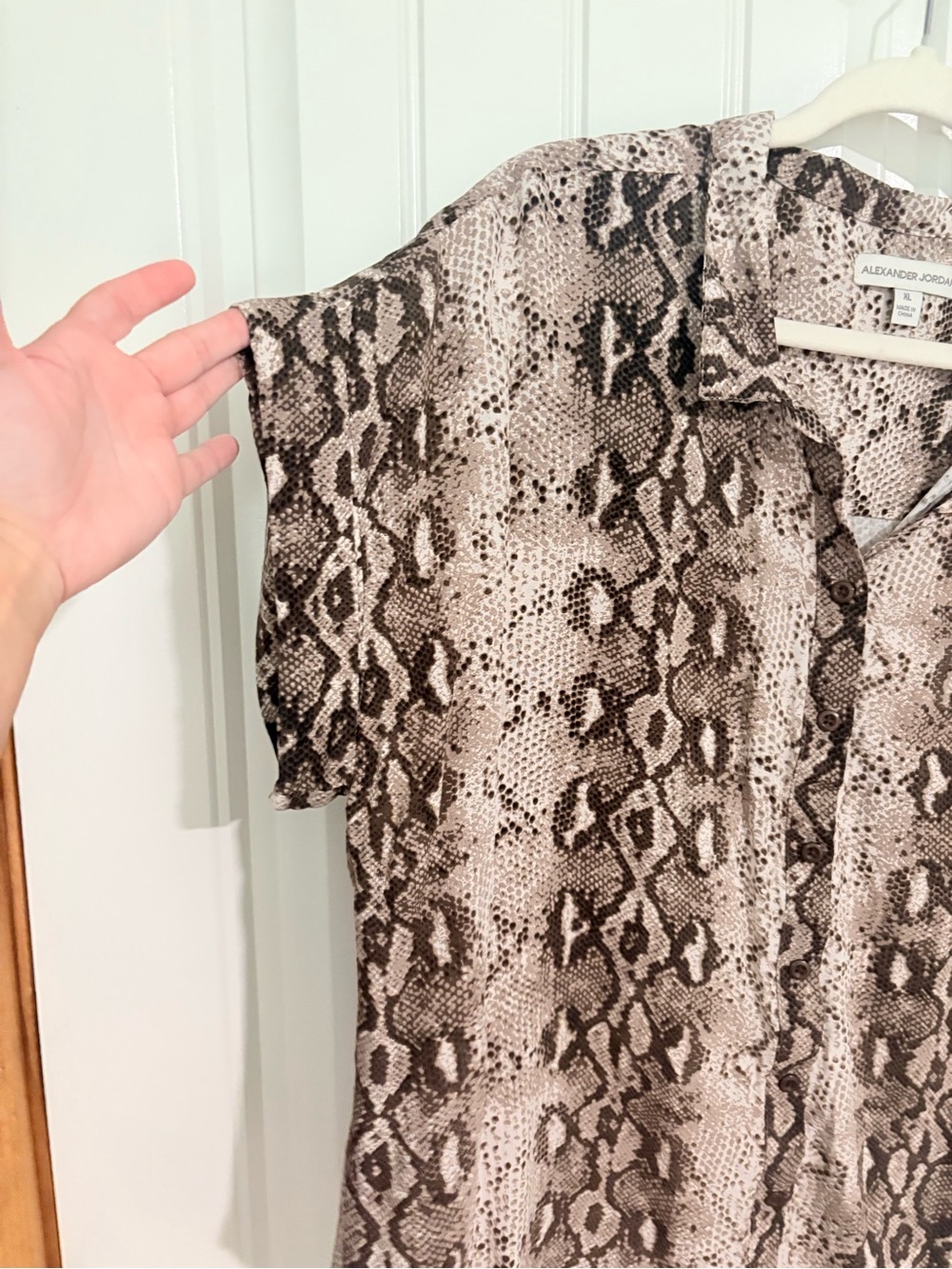 Alexander Jordan Women’s Animal Print Button-up Top - Picture 3 of 5